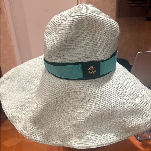 Roberto Cavalli Mint Green Wide Brim Hat
Never worn . New excellent condition - Picture 2 of 4
